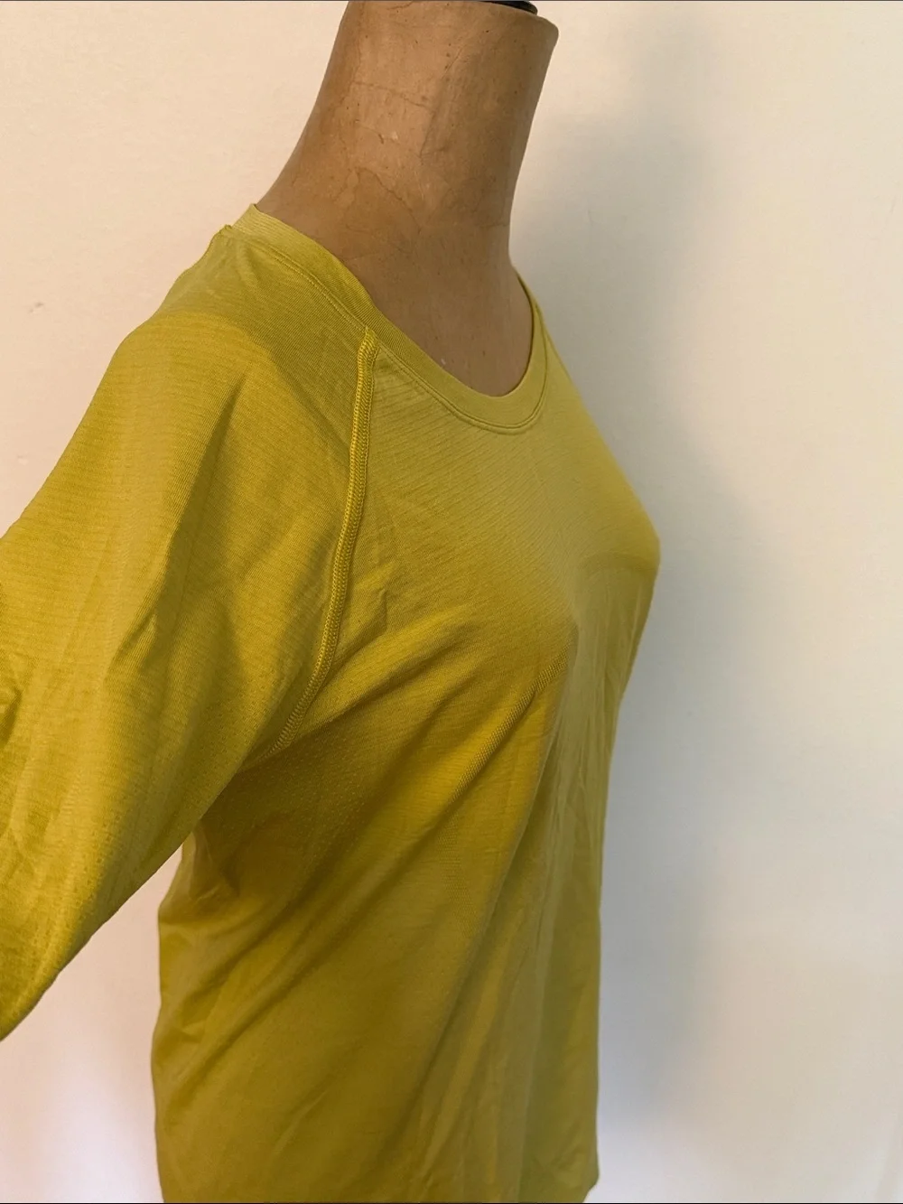 Lululemon sz 10 Swiftly Tech Chartreuse Lightweight Long-Sleeve Top great cond